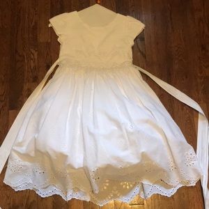 Girls size 6 white cotton eyelet dress.